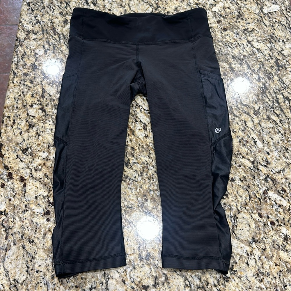Lululemon Fast and Free Crop Capri black w/2 pockets, size 4